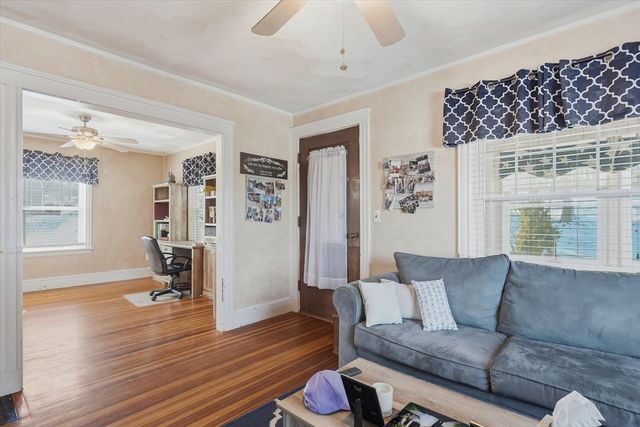 36 King St, Groveland, MA 01834