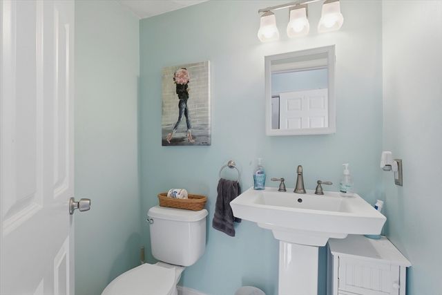 36 King St, Groveland, MA 01834