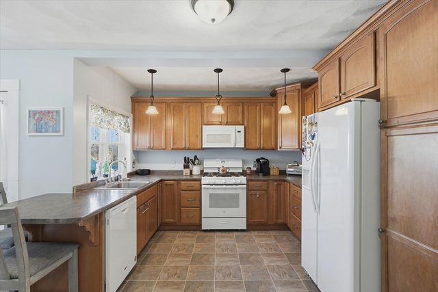 36 King St, Groveland, MA 01834