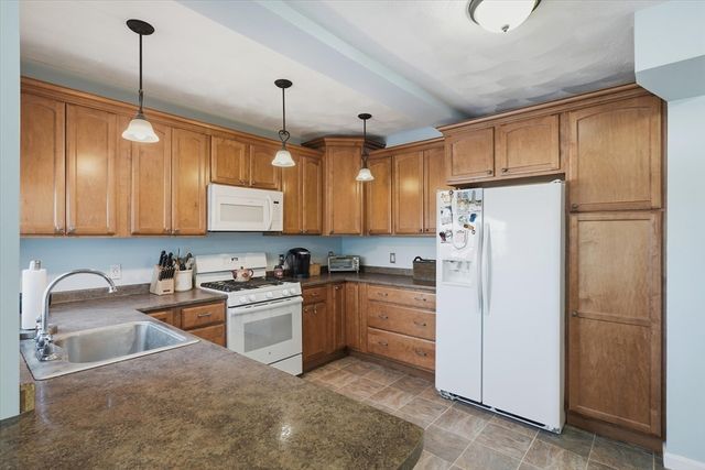 36 King St, Groveland, MA 01834