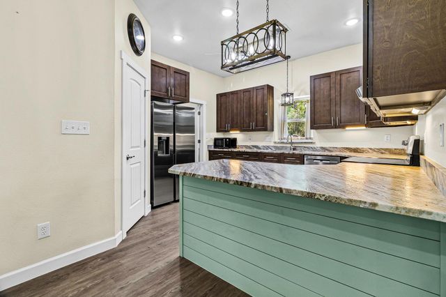 646 County Road 2100 N, Crockett, TX 75835