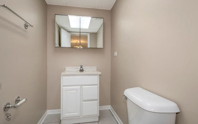 8616 W 95th Place 307, Hickory Hills, IL 60457