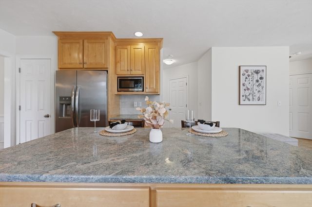 8 Victoria Circle, Shrewsbury, MA 01545