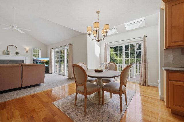 8 Victoria Circle, Shrewsbury, MA 01545