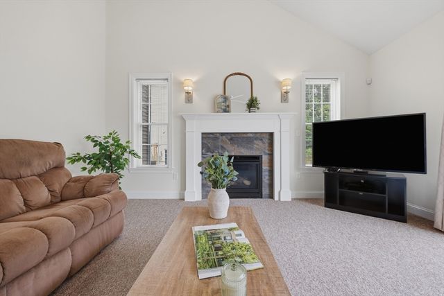 8 Victoria Circle, Shrewsbury, MA 01545