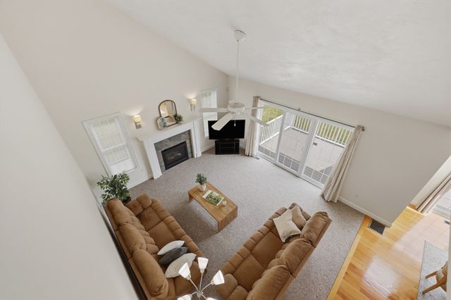 8 Victoria Circle, Shrewsbury, MA 01545