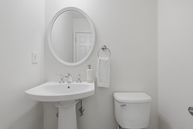 8 Victoria Circle, Shrewsbury, MA 01545