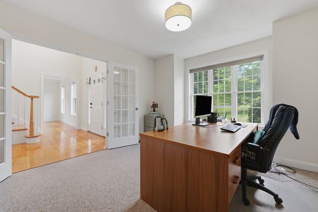 8 Victoria Circle, Shrewsbury, MA 01545
