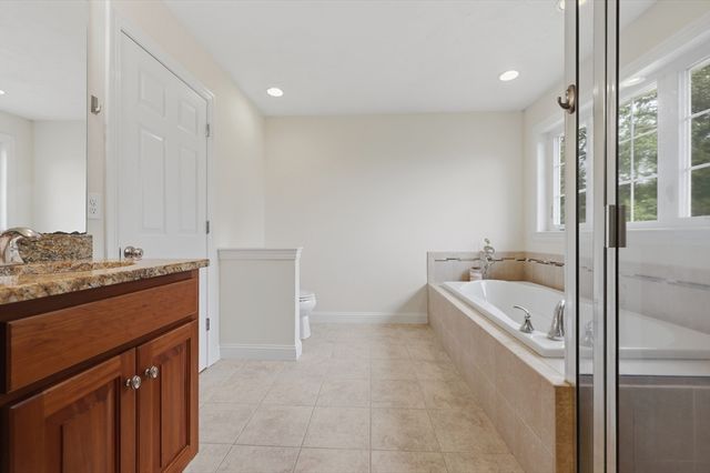 8 Victoria Circle, Shrewsbury, MA 01545