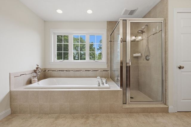 8 Victoria Circle, Shrewsbury, MA 01545