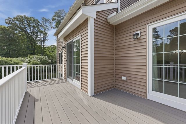 8 Victoria Circle, Shrewsbury, MA 01545