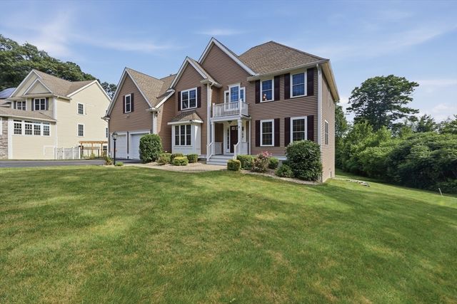 8 Victoria Circle, Shrewsbury, MA 01545