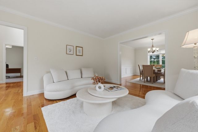 8 Victoria Circle, Shrewsbury, MA 01545