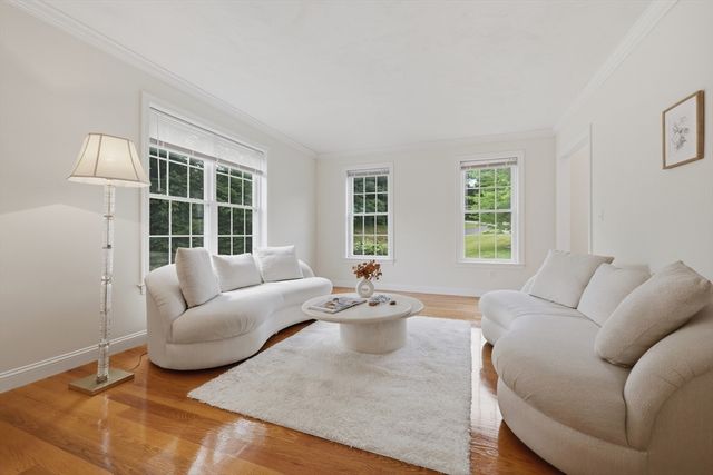 8 Victoria Circle, Shrewsbury, MA 01545