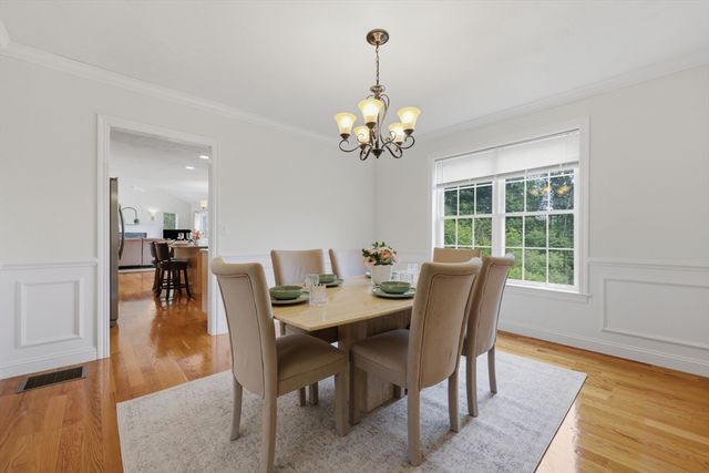 8 Victoria Circle, Shrewsbury, MA 01545