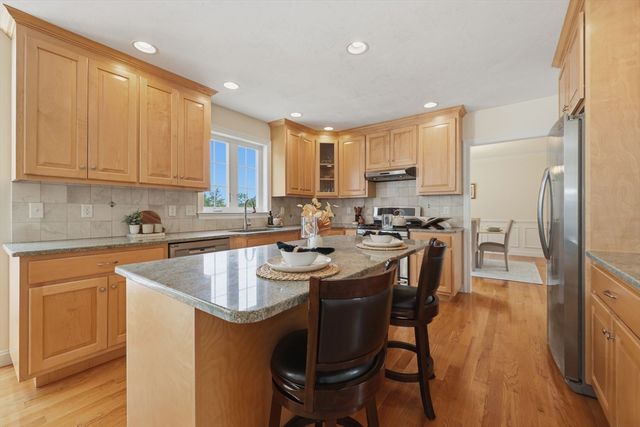 8 Victoria Circle, Shrewsbury, MA 01545
