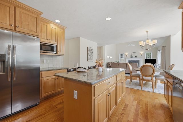 8 Victoria Circle, Shrewsbury, MA 01545
