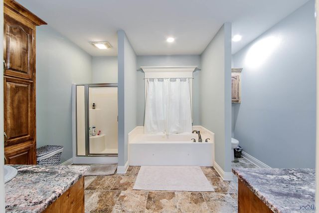 239 Lakewood Dr, Houma, LA 70360