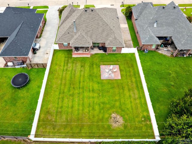 239 Lakewood Dr, Houma, LA 70360