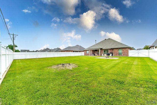 239 Lakewood Dr, Houma, LA 70360