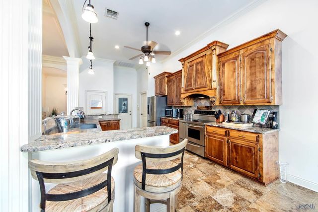 239 Lakewood Dr, Houma, LA 70360