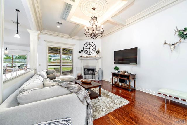 239 Lakewood Dr, Houma, LA 70360