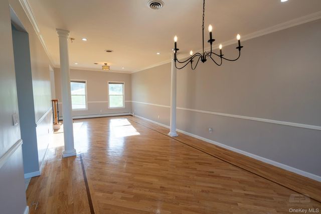 107 Denniston Drive, New Windsor, NY 12553