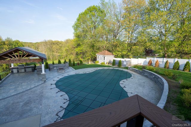 107 Denniston Drive, New Windsor, NY 12553