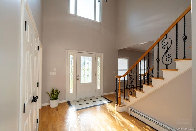 107 Denniston Drive, New Windsor, NY 12553