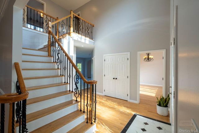 107 Denniston Drive, New Windsor, NY 12553