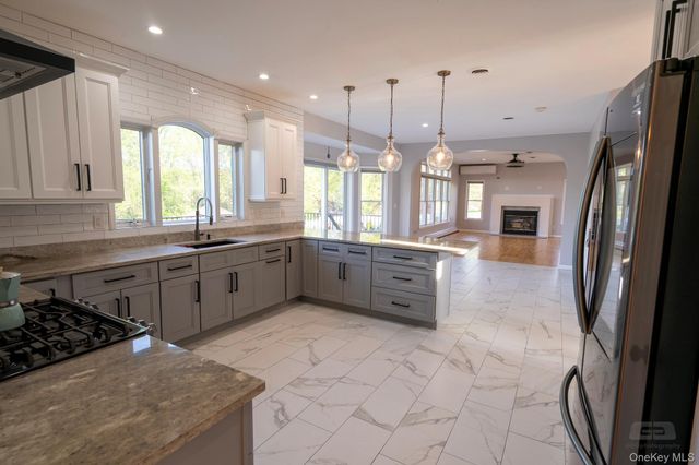 107 Denniston Drive, New Windsor, NY 12553