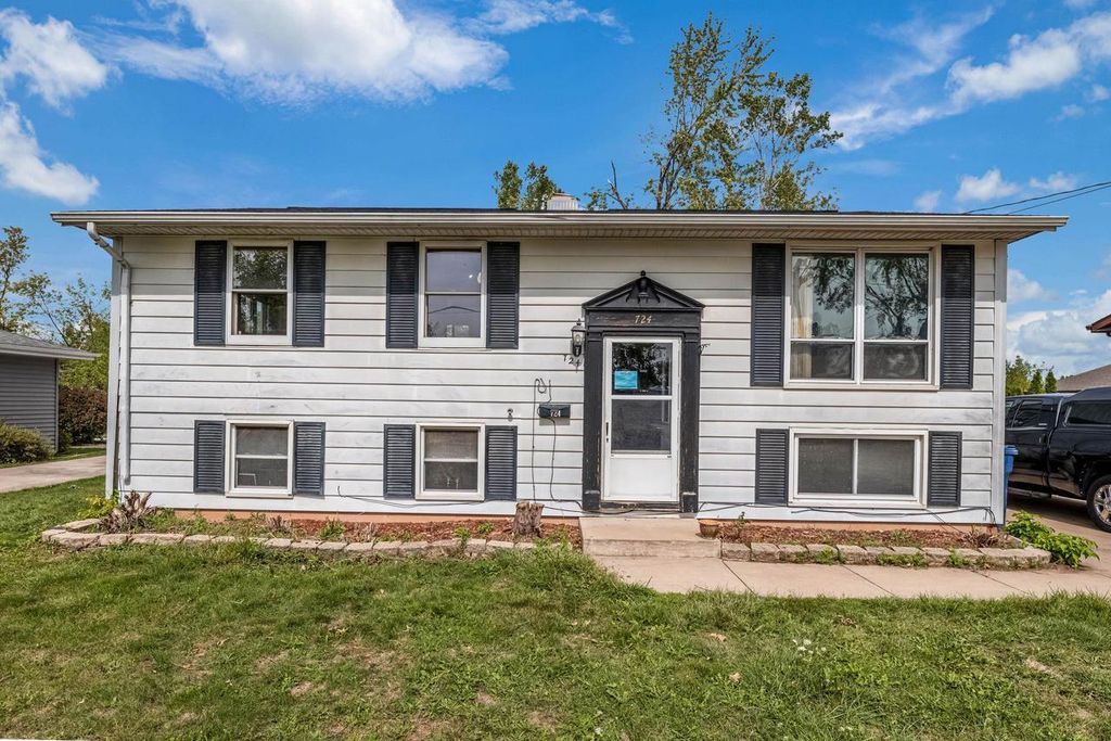 724 11TH STREET, Menasha, WI 54952