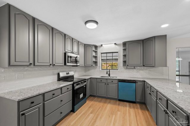 7636 Stagecoach Rd, Pensacola, FL 32526