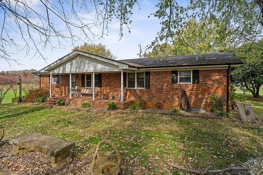 822 Old Smithville Hwy, N, Sparta, TN 38583