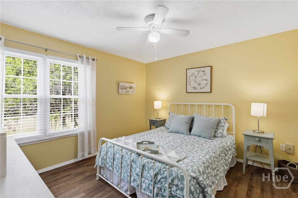 Image 15 of property listing at 401 N Cromwell Road T3, Savannah, GA 31410
