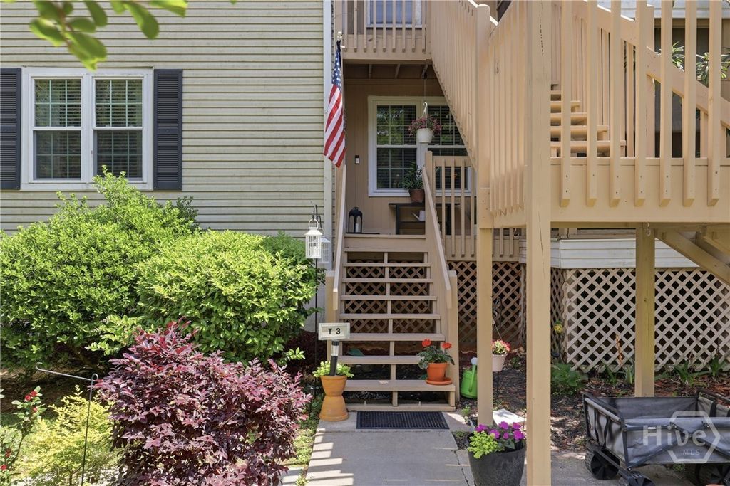 Image 2 of property listing at 401 N Cromwell Road T3, Savannah, GA 31410