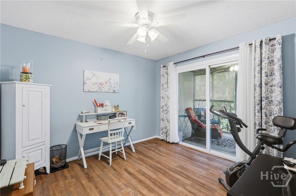 Image 21 of property listing at 401 N Cromwell Road T3, Savannah, GA 31410