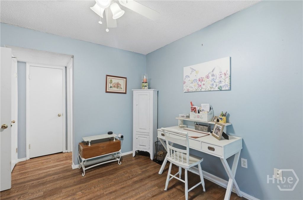 Image 22 of property listing at 401 N Cromwell Road T3, Savannah, GA 31410