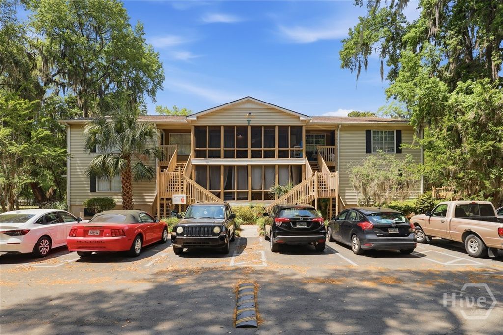 Image 24 of property listing at 401 N Cromwell Road T3, Savannah, GA 31410