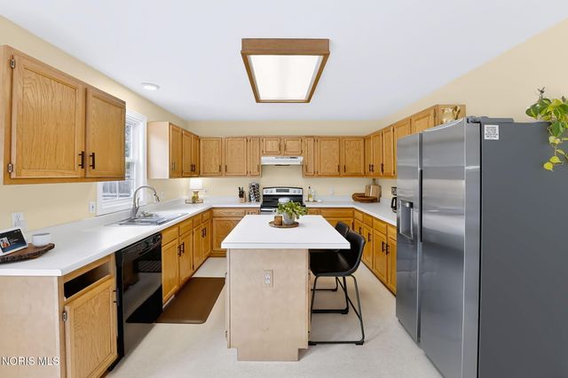 7414 Woodshire Lane, Holland, OH 43528