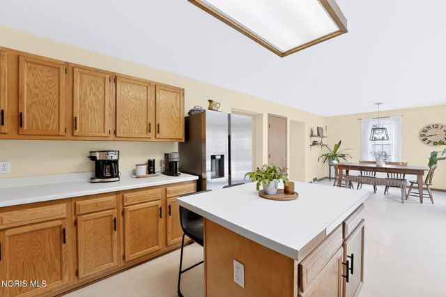 7414 Woodshire Lane, Holland, OH 43528