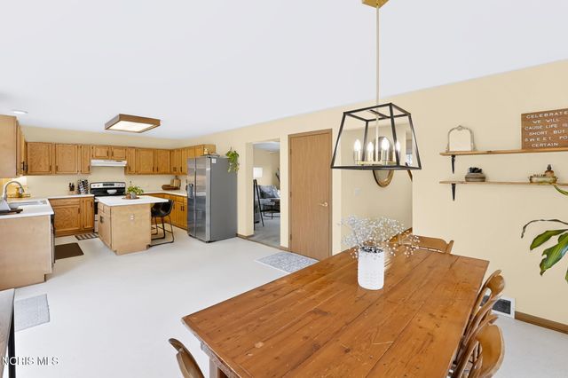 7414 Woodshire Lane, Holland, OH 43528
