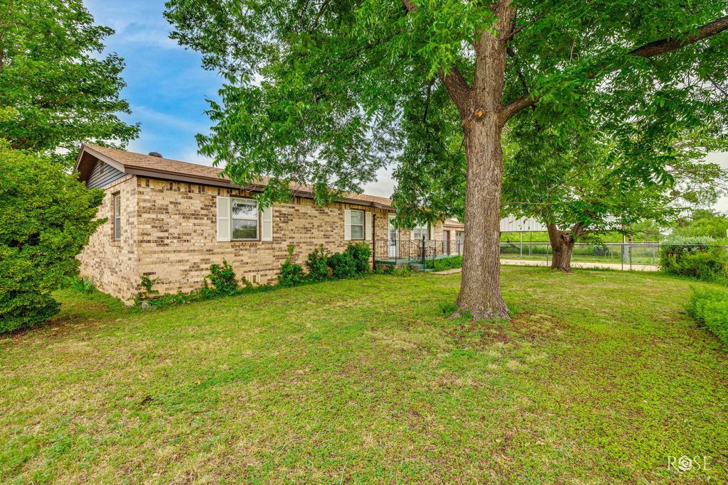 Image 6 of property listing at 9570 Tokay Road, San Angelo, TX 76901