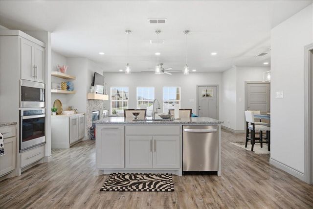 902 N Fulton Avenue, Lubbock, TX 79416