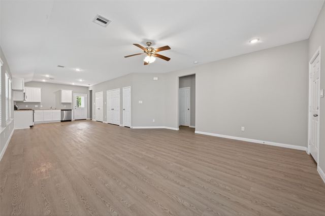 813 Jefferson Avenue, Cleveland, TX 77327