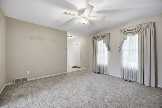 1217 Acacia Drive NE, Cedar Rapids, IA 52402