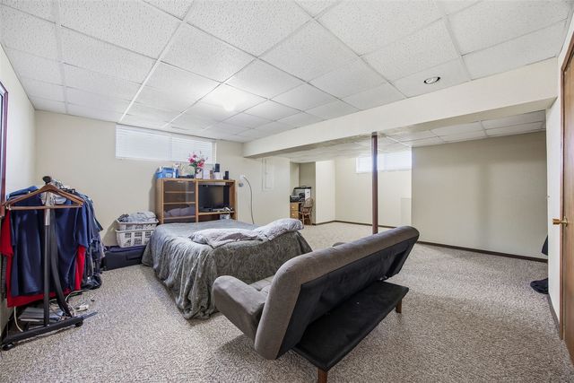 1217 Acacia Drive NE, Cedar Rapids, IA 52402