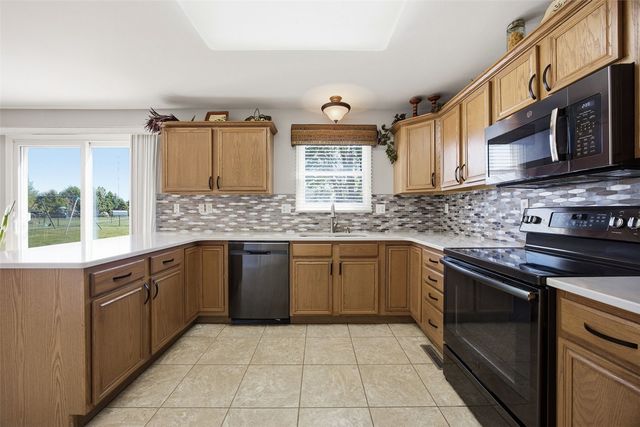 1217 Acacia Drive NE, Cedar Rapids, IA 52402