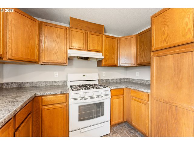 1115 E 11TH St, Lafayette, OR 97127
