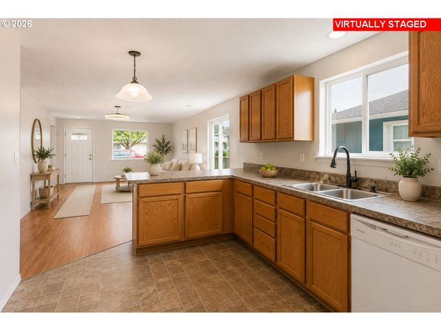 1115 E 11TH St, Lafayette, OR 97127